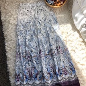 WHITE HOUSE BLACK MARKET SKIRT